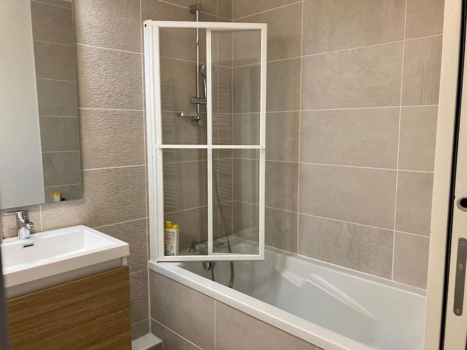 Quai Sud - Gare, 100 M2, Parking, Wifi, Superette, Lave Linge Apartment Angers Bagian luar foto